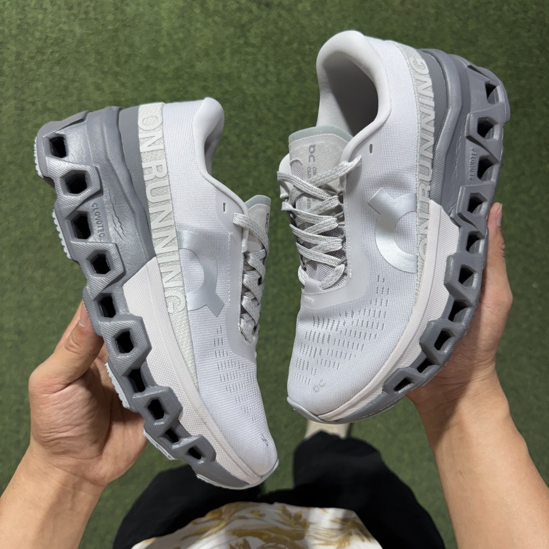 On Cloudmonster 2: Comfortable and versatile, non-slip and abrasion-resistant, low-cut running shoes. - Image 4