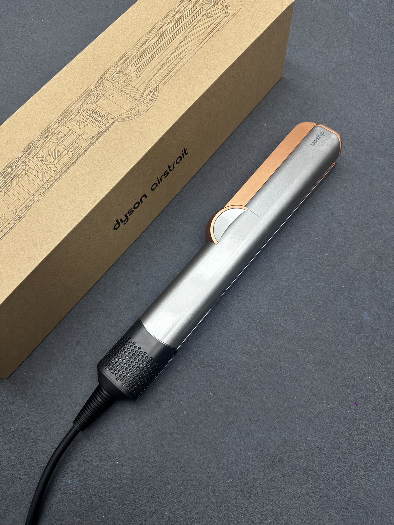HT01 Airstrait Straightener
