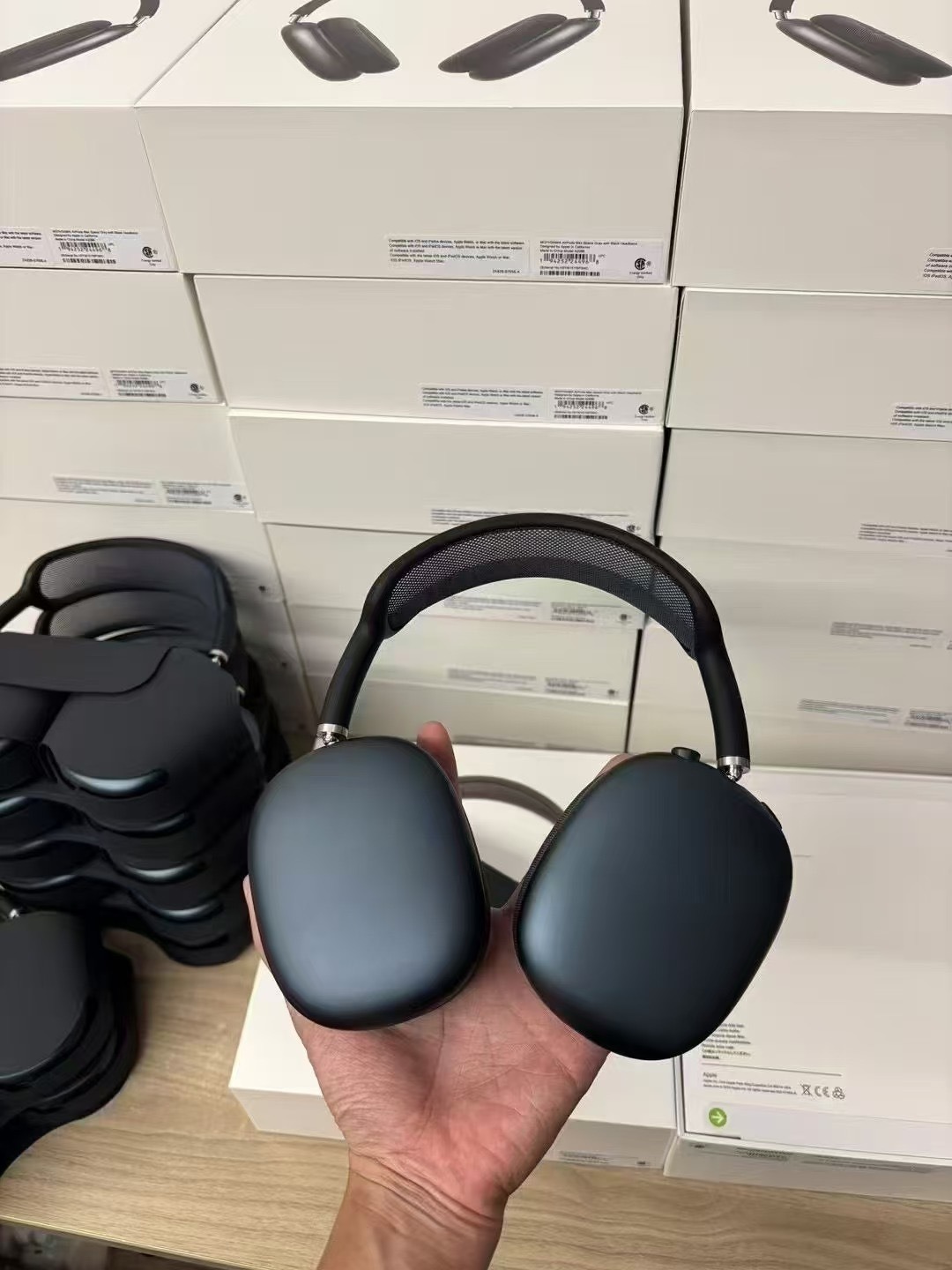 Apple AirPods Max - Image 12