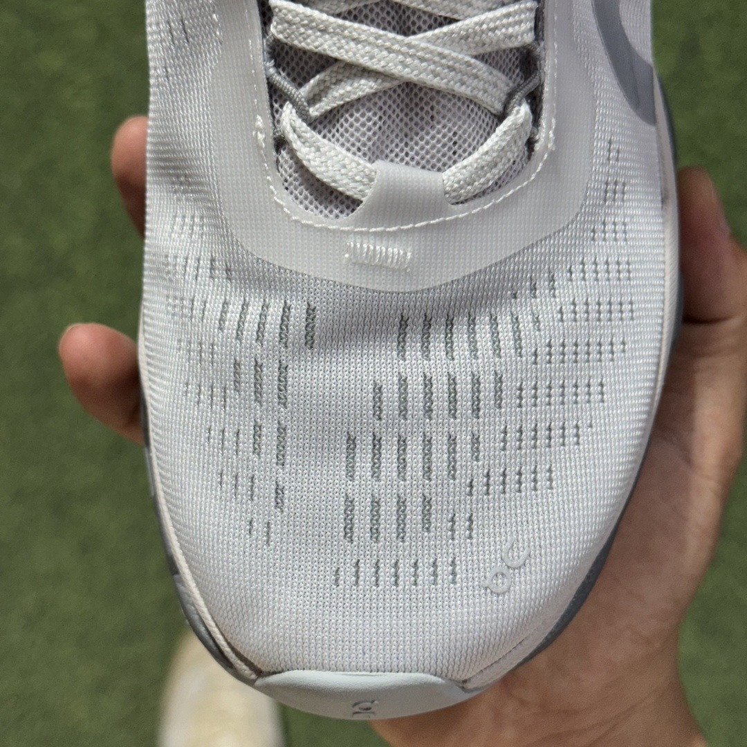 On Cloudmonster 2: Comfortable and versatile, non-slip and abrasion-resistant, low-cut running shoes. - Image 8