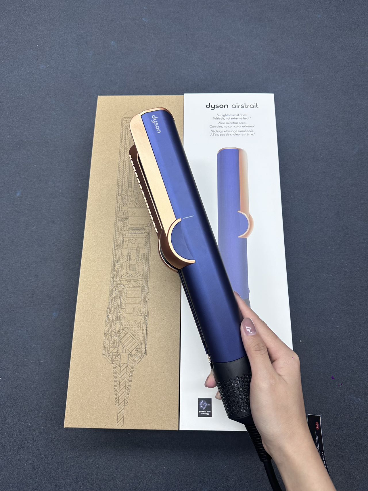 HT01 Airstrait Straightener - Image 2