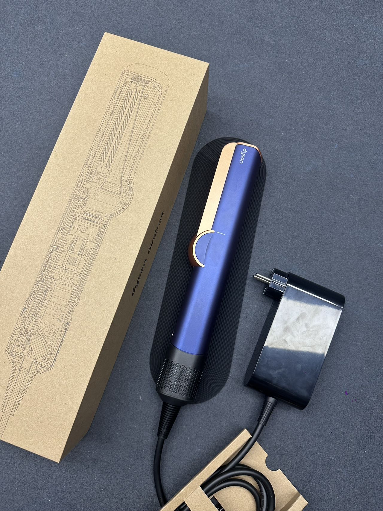 HT01 Airstrait Straightener