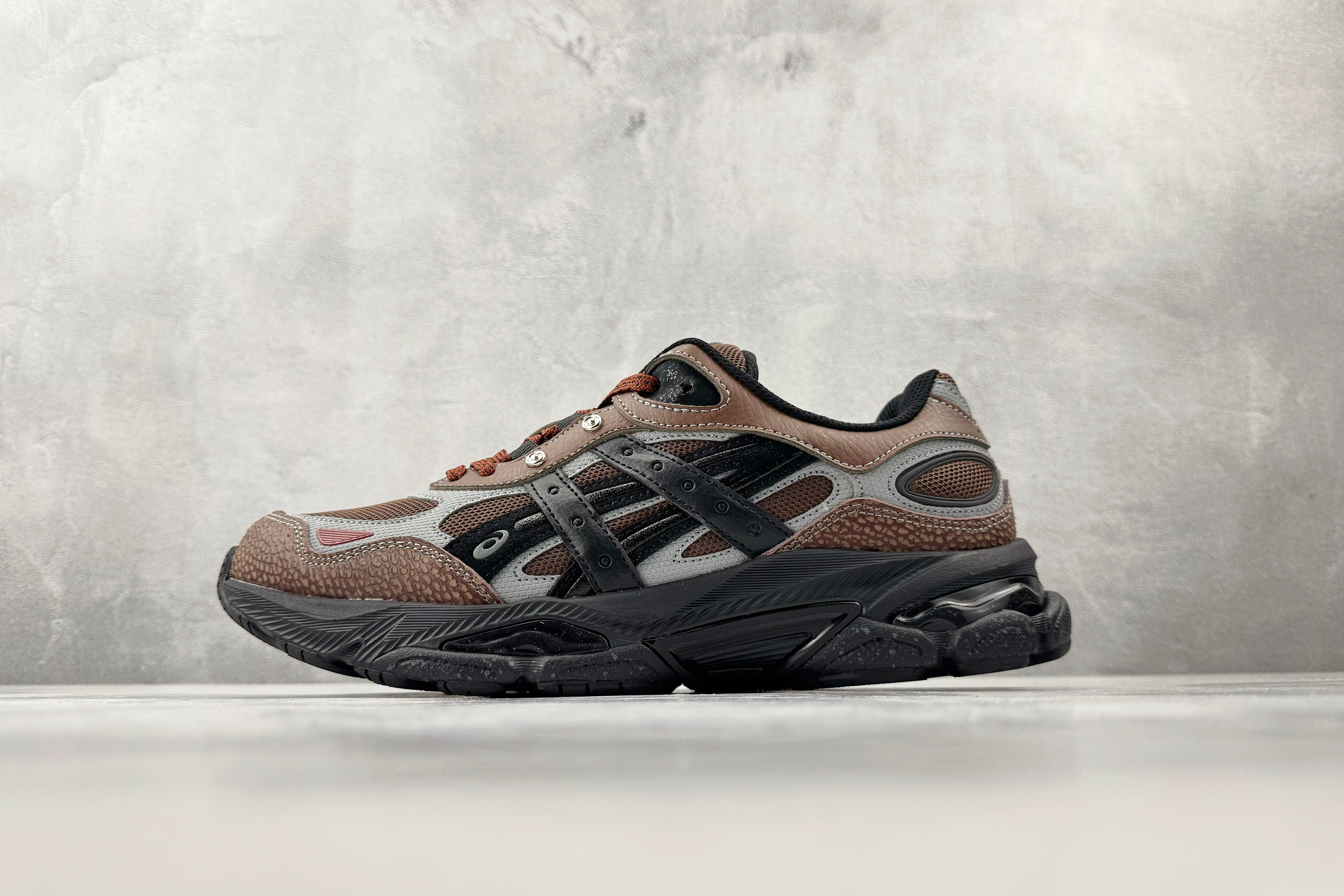 ASICS × HAL Studios Gel-NYC 2.0 Pack Brown silver 1203A896-200