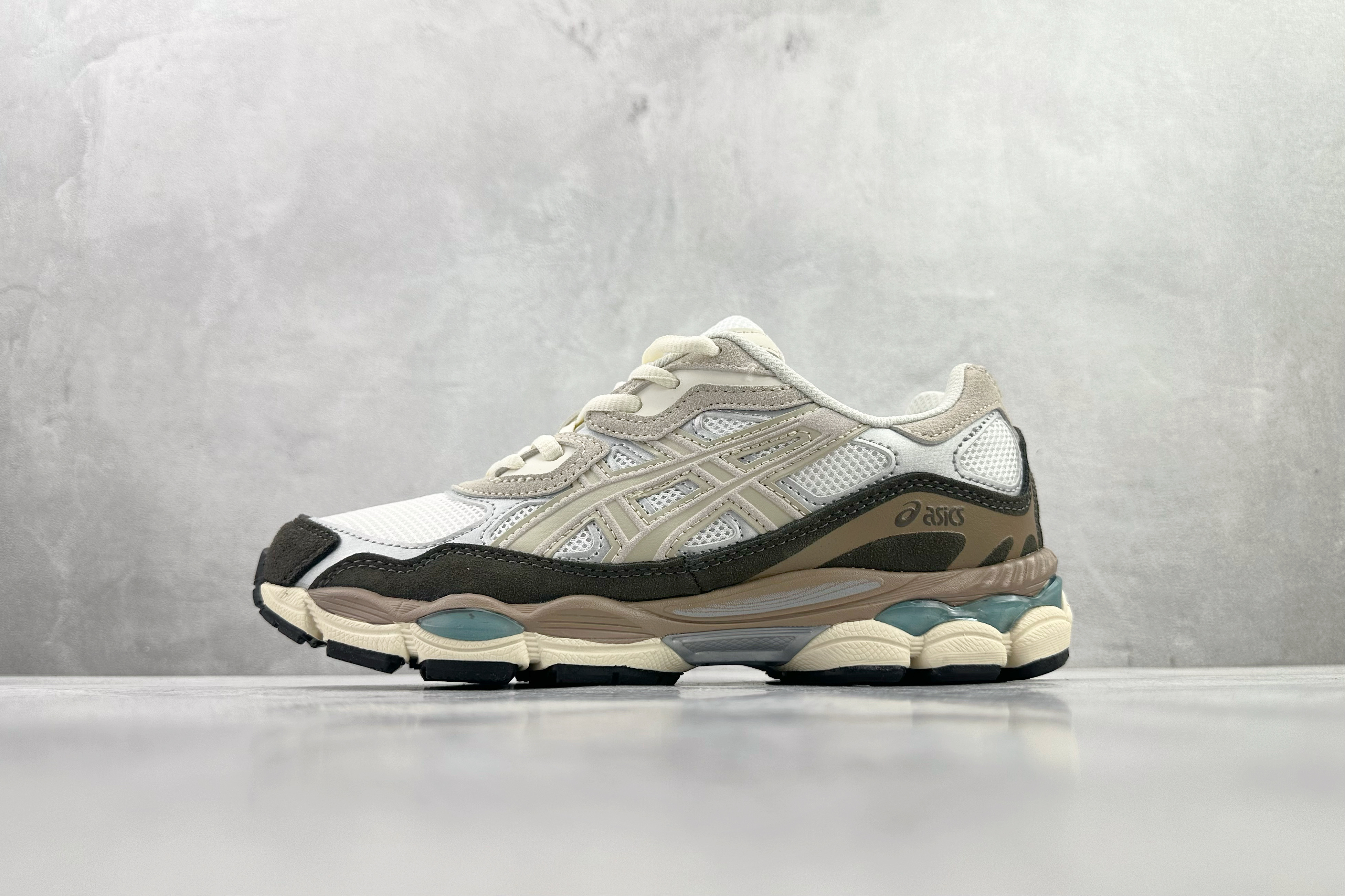 Asics GEL-NYC beige 1203A383-103