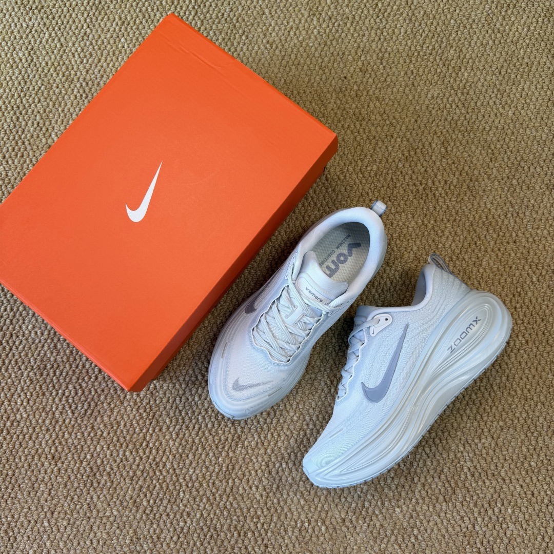 Nike Vomero Plus light blue HV8150-004 - Image 2