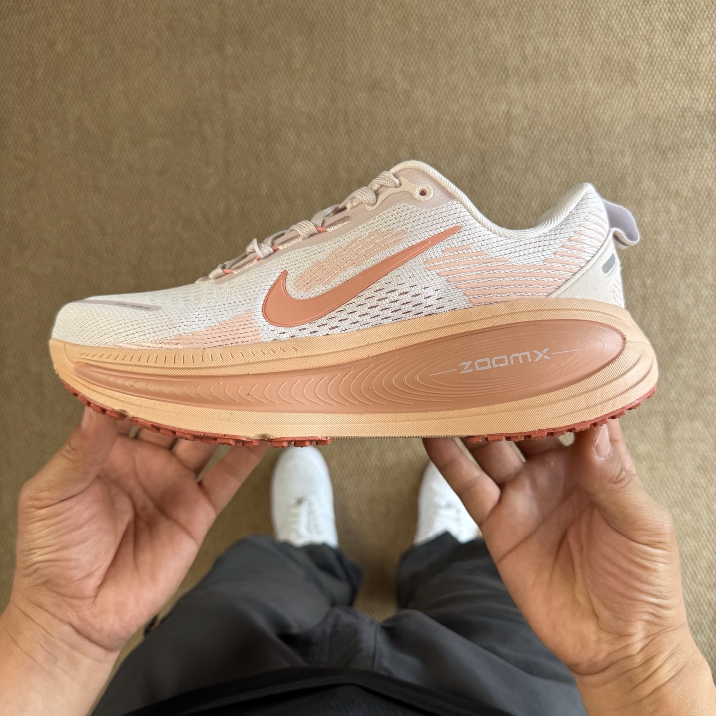 Nike Vomero 18 light orange HM6804-601
