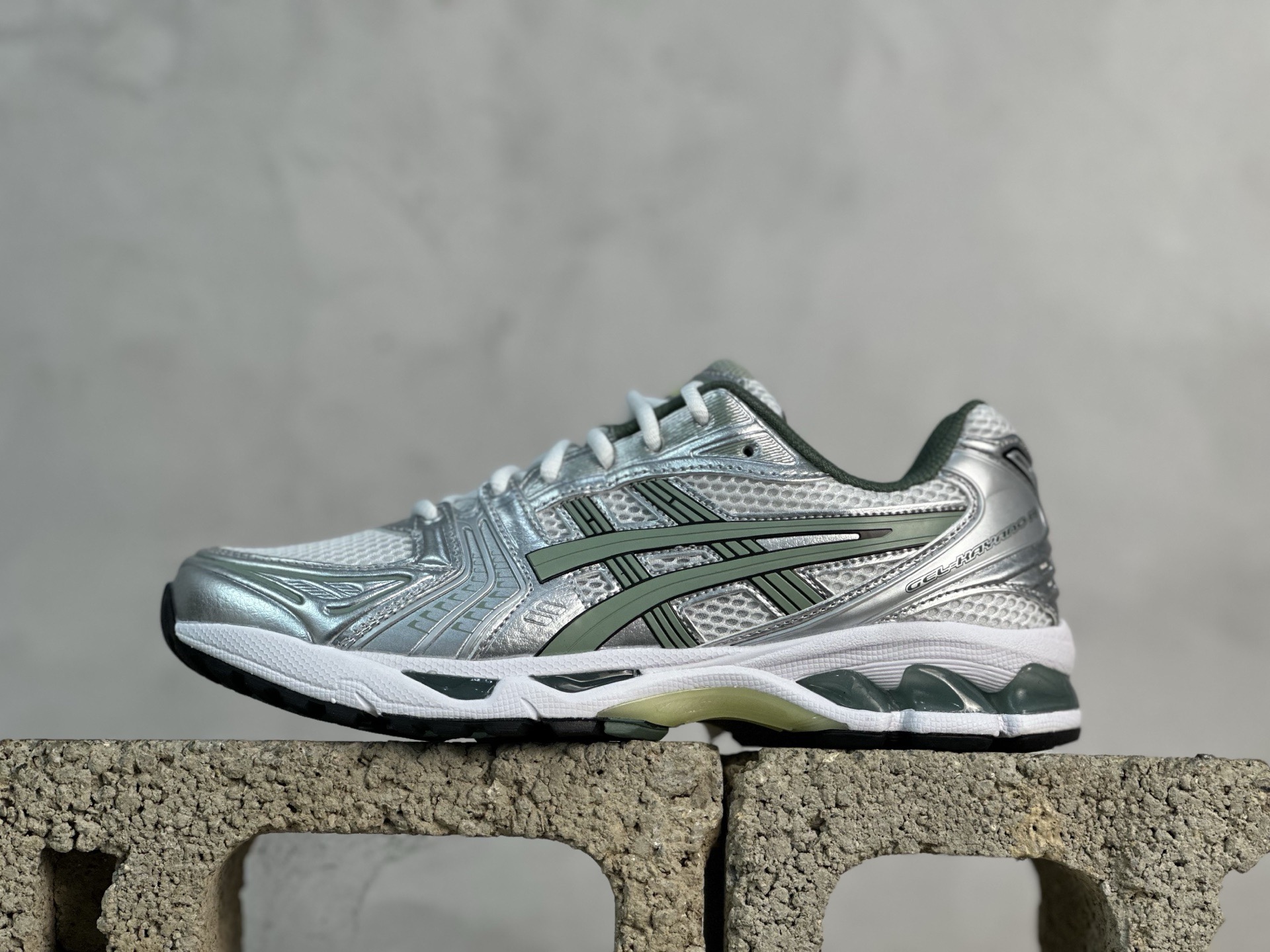 Asics Gel-Kayano 14 silver black green 1201A019-107