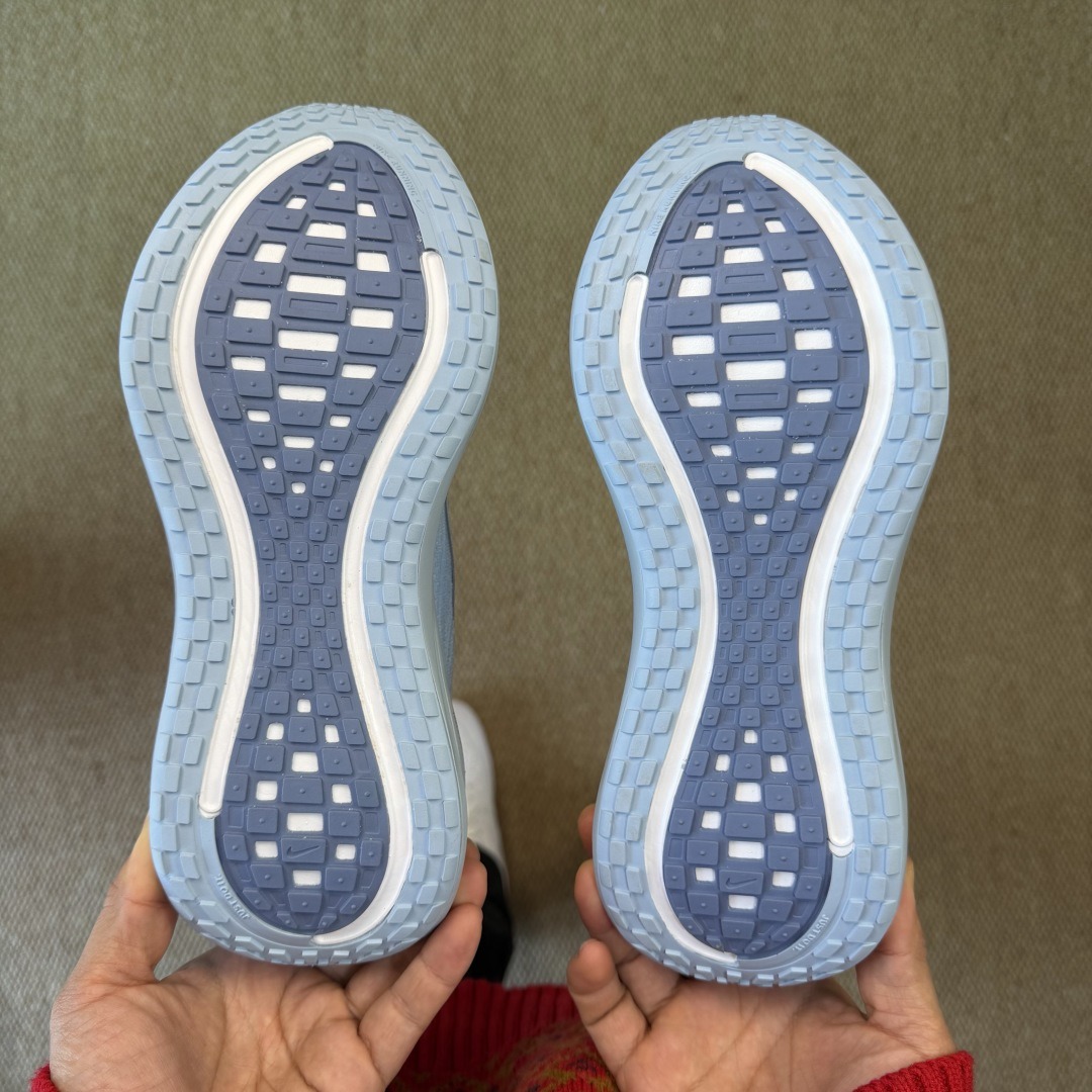 Nike Vomero Plus light blue HV8150-004 - Image 4