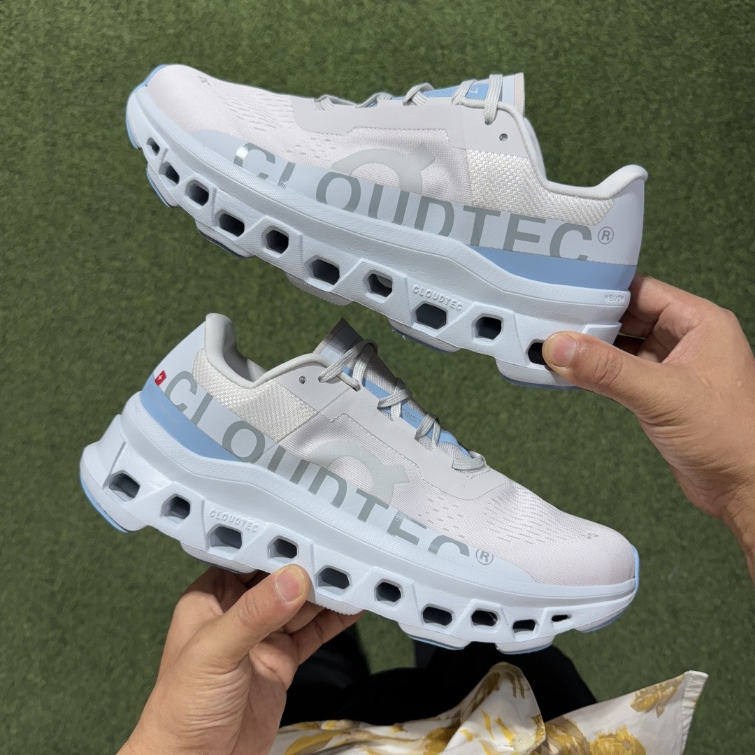 On Cloudmonster white light sky blue 61.97653