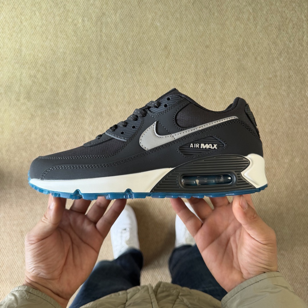 Air Max Black, white and blue FV0381-001