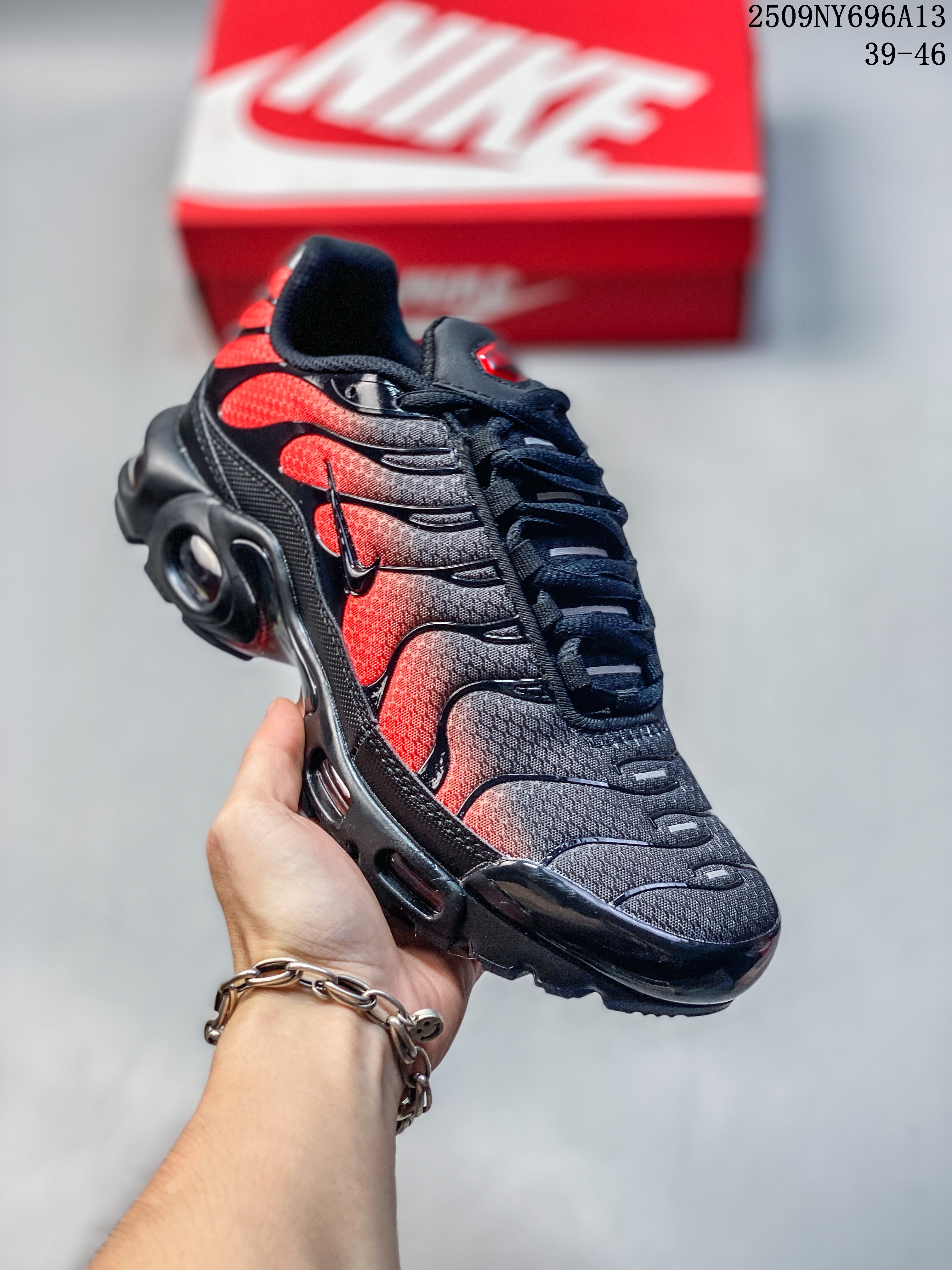 Nike Air Max Plus "Black Noble Red"  DM0032‑021