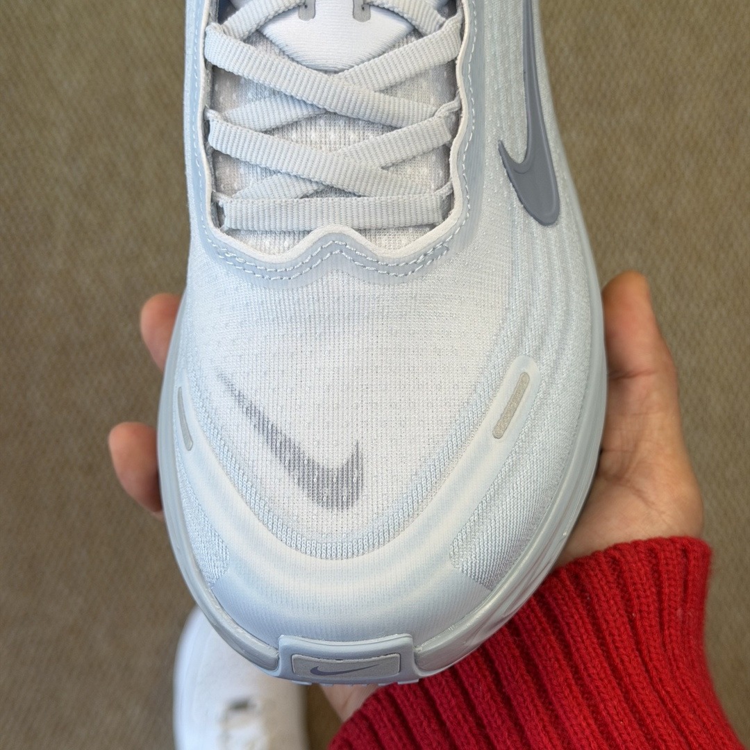Nike Vomero Plus light blue HV8150-004 - Image 6