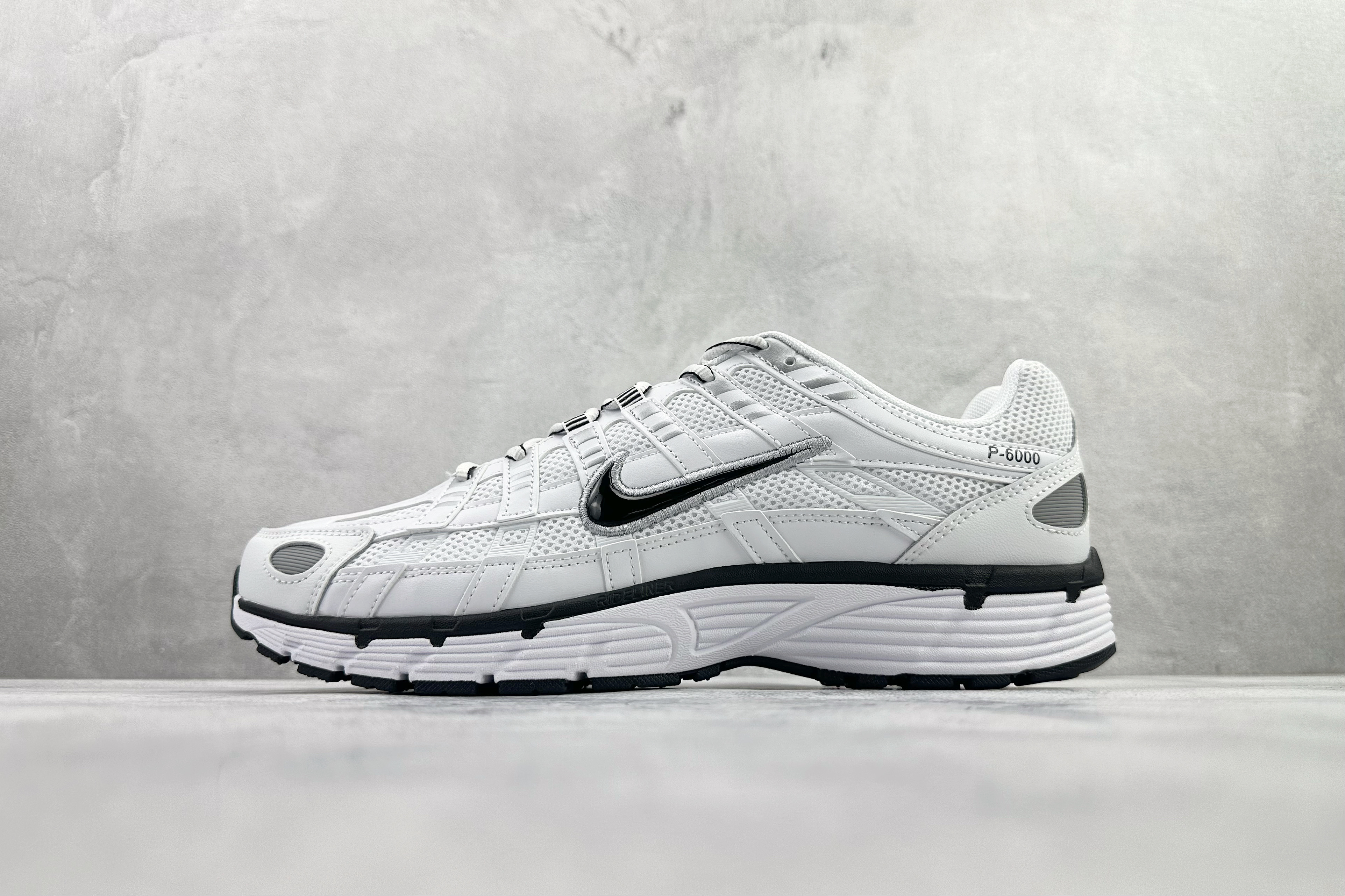 Nike P‑6000 "White Black"  BV1021‑102