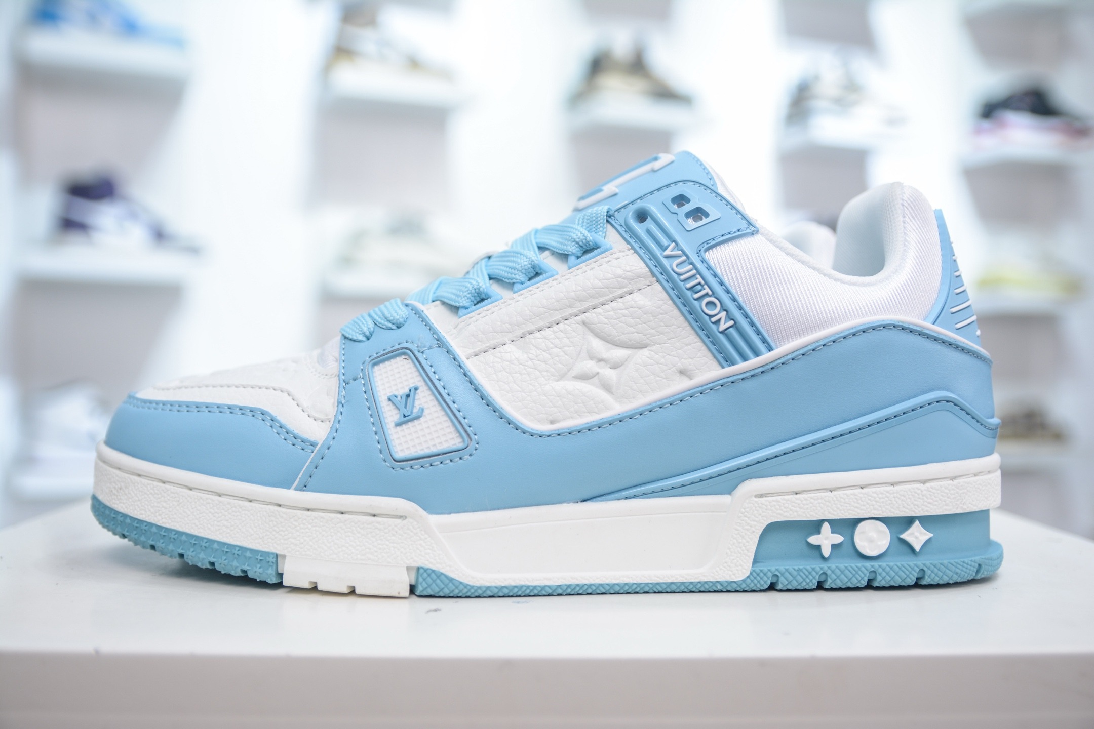 LOUIS VUITTON Traine light blue