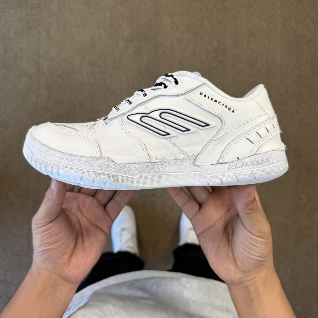 Balenciaga white and black 841765 WCURB 1180