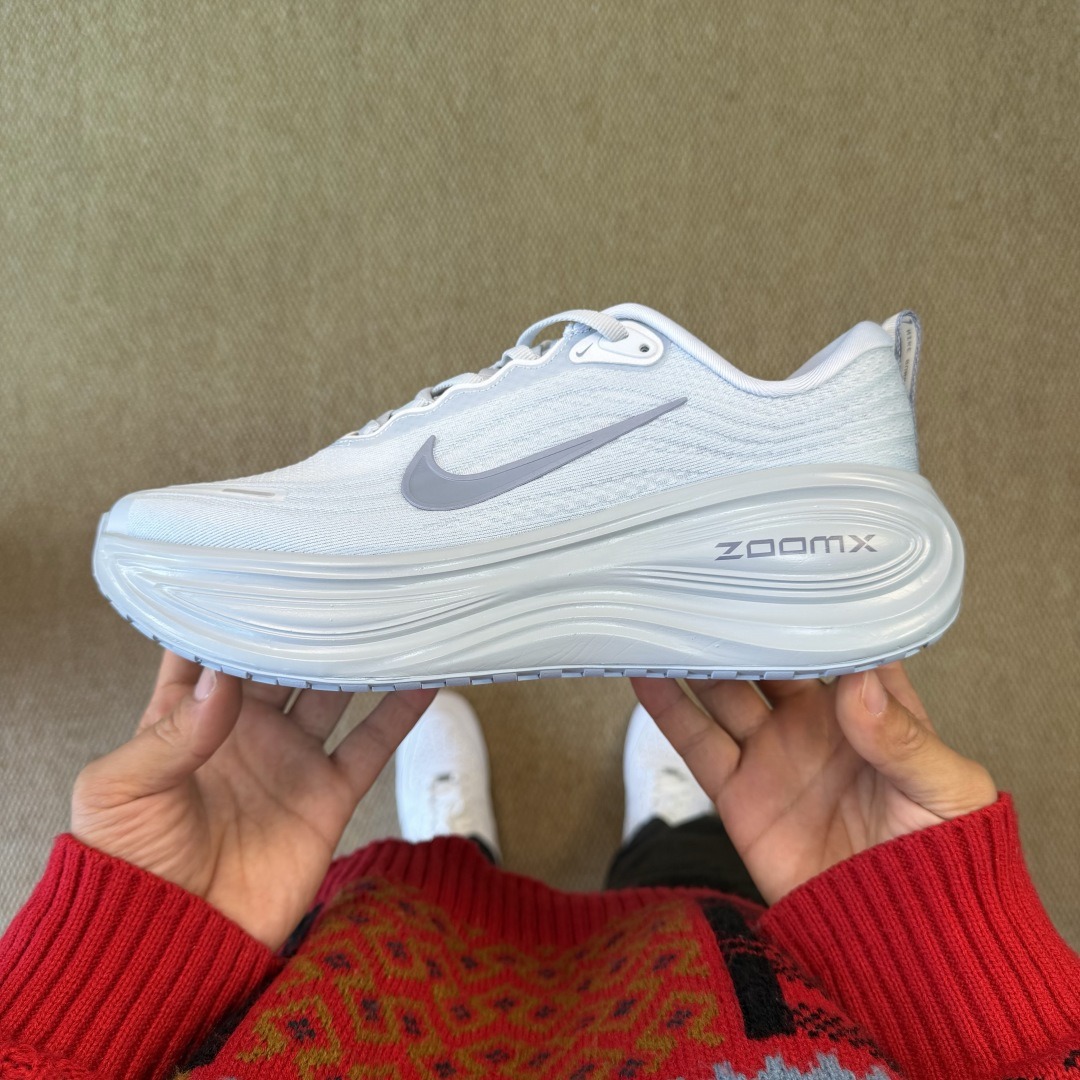 Nike Vomero Plus light blue HV8150-004