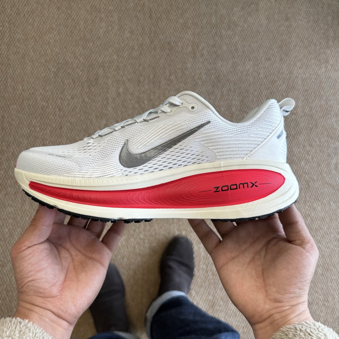 Nike Vomero 18 white and red HM6803-001
