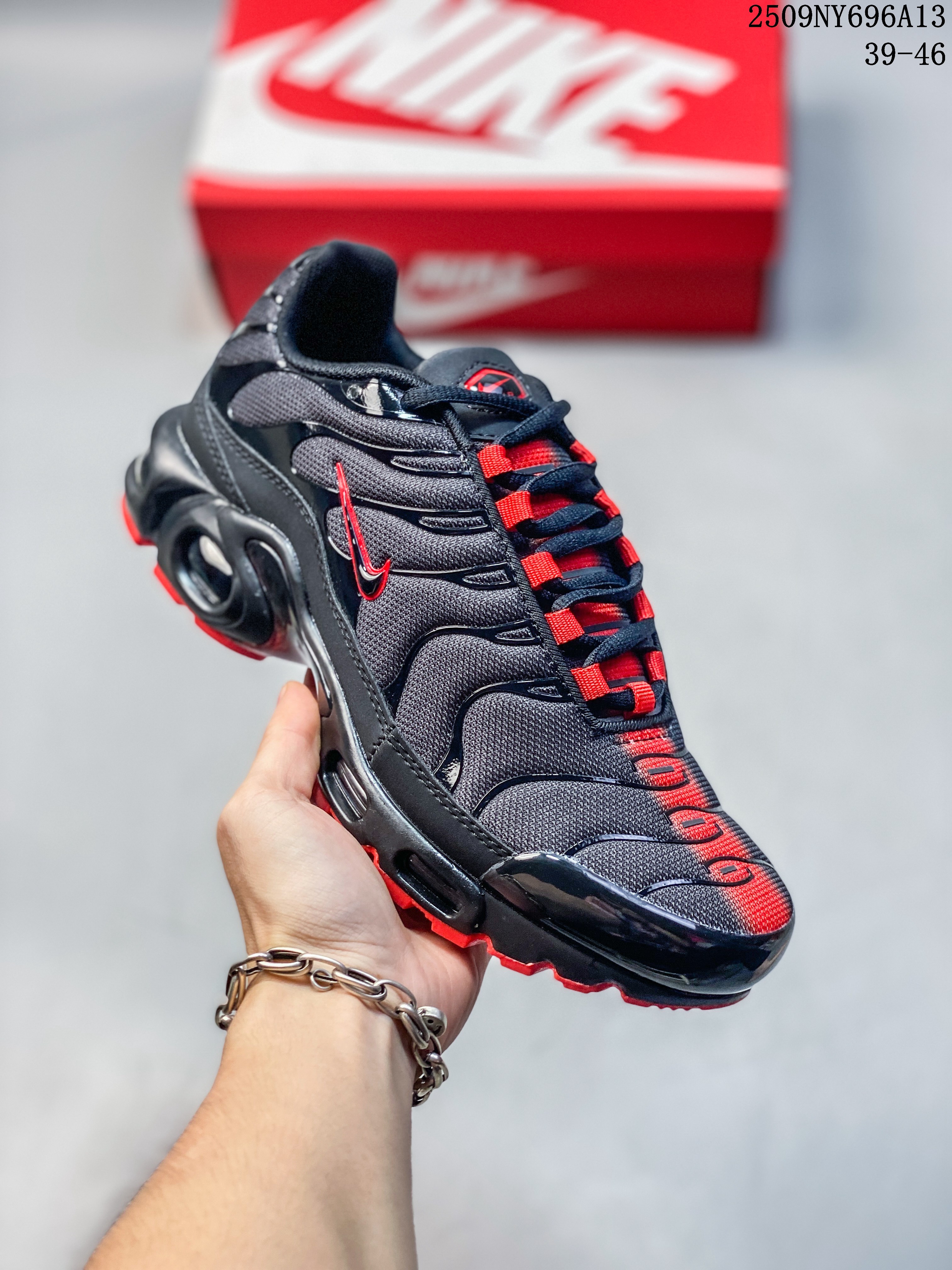 Nike Air Max Plus "Darth Vader"  IM4868‑010