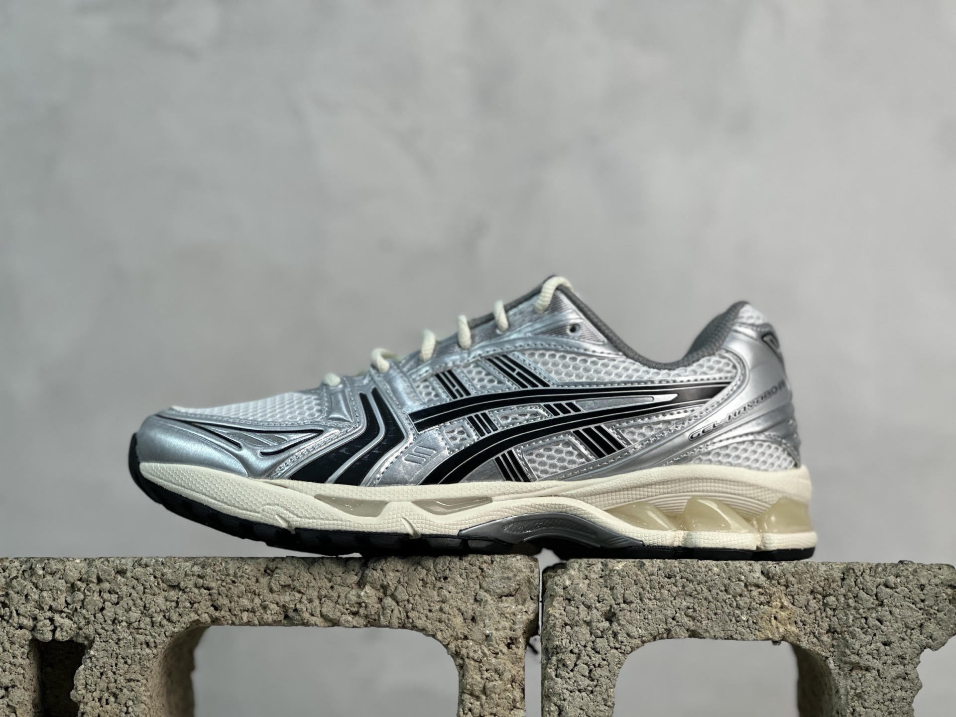 Asics Gel-Kayano 14 silver black 1201A457-101