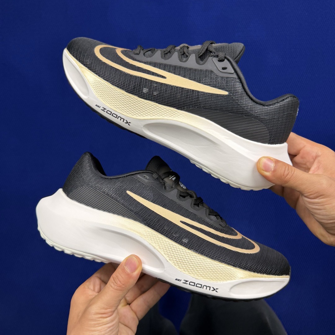 Nike Zoom Fly 5 DM8968-002 beige Black