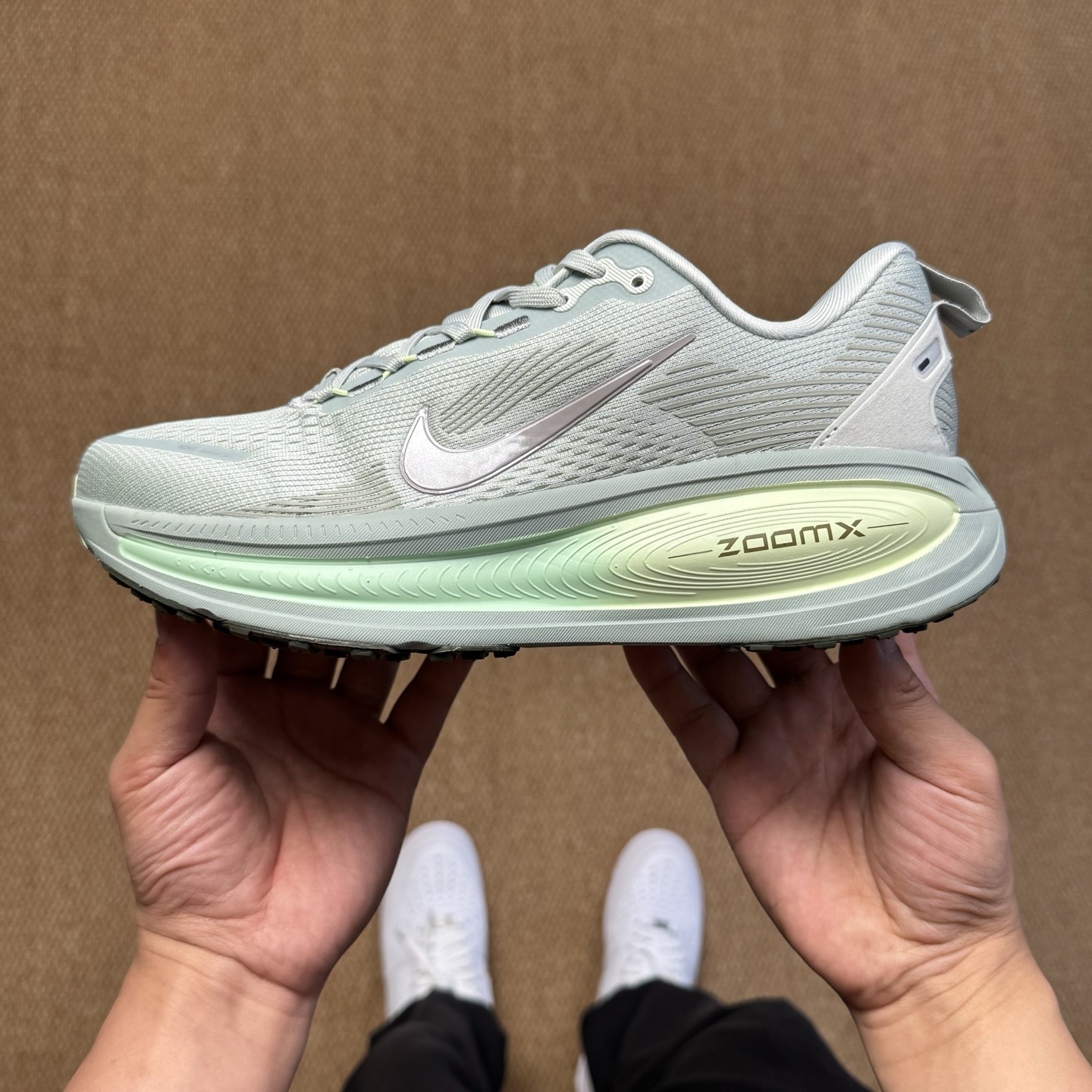 Nike Vomero 18 gray green HM6803-002