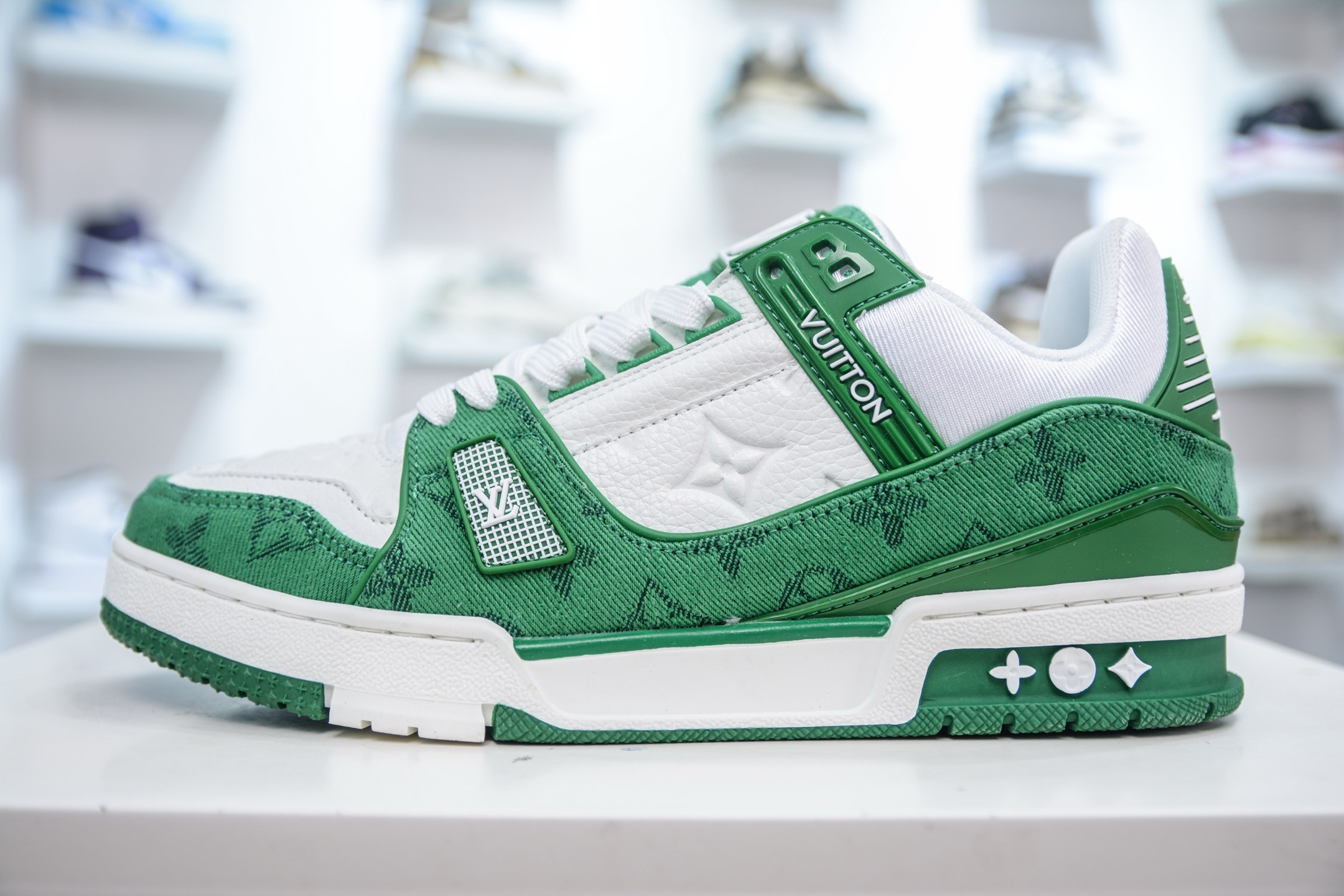 LOUIS VUITTON Traine Green 1A9JHV