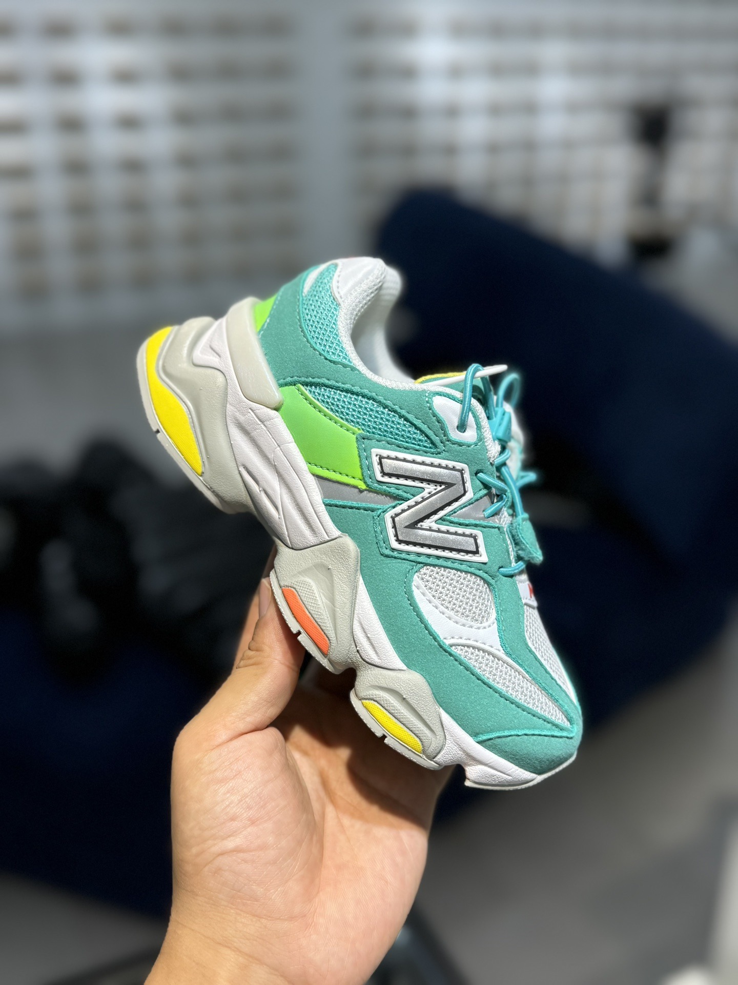 9060 (DTLR limited lime turquoise) by1936080