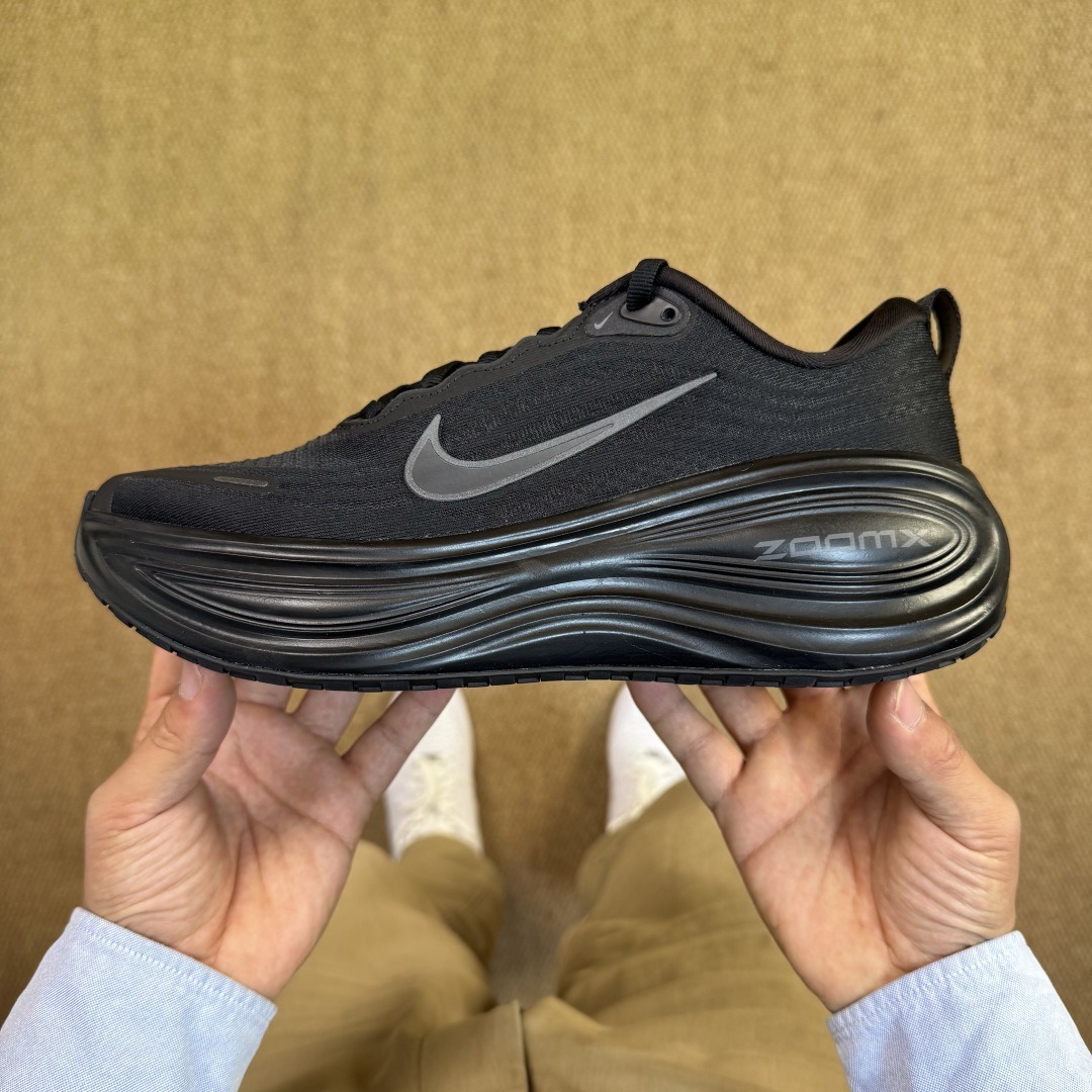 Nike Vomero Plus black HV8150-003