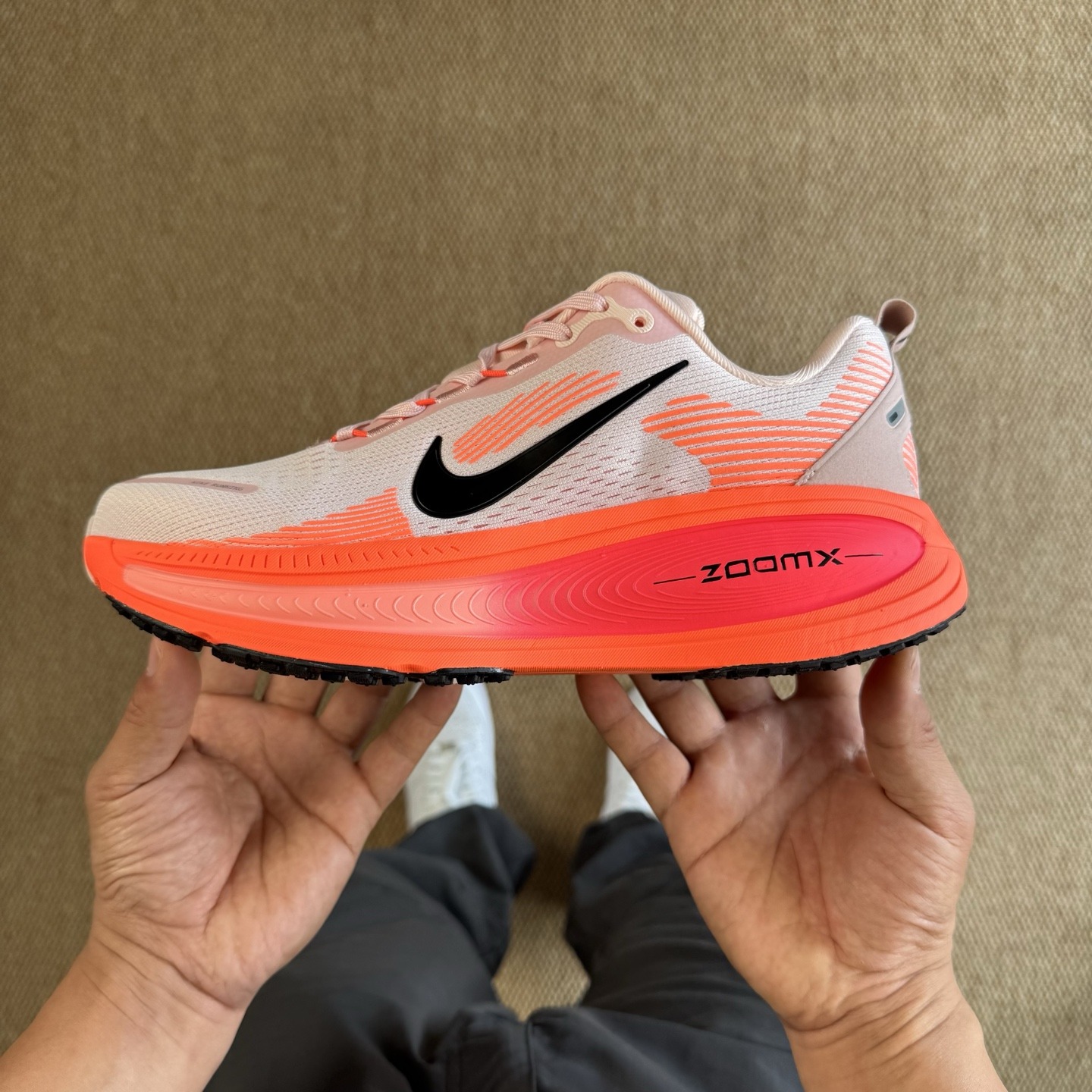 Nike Vomero 18 red and black HM6804-600