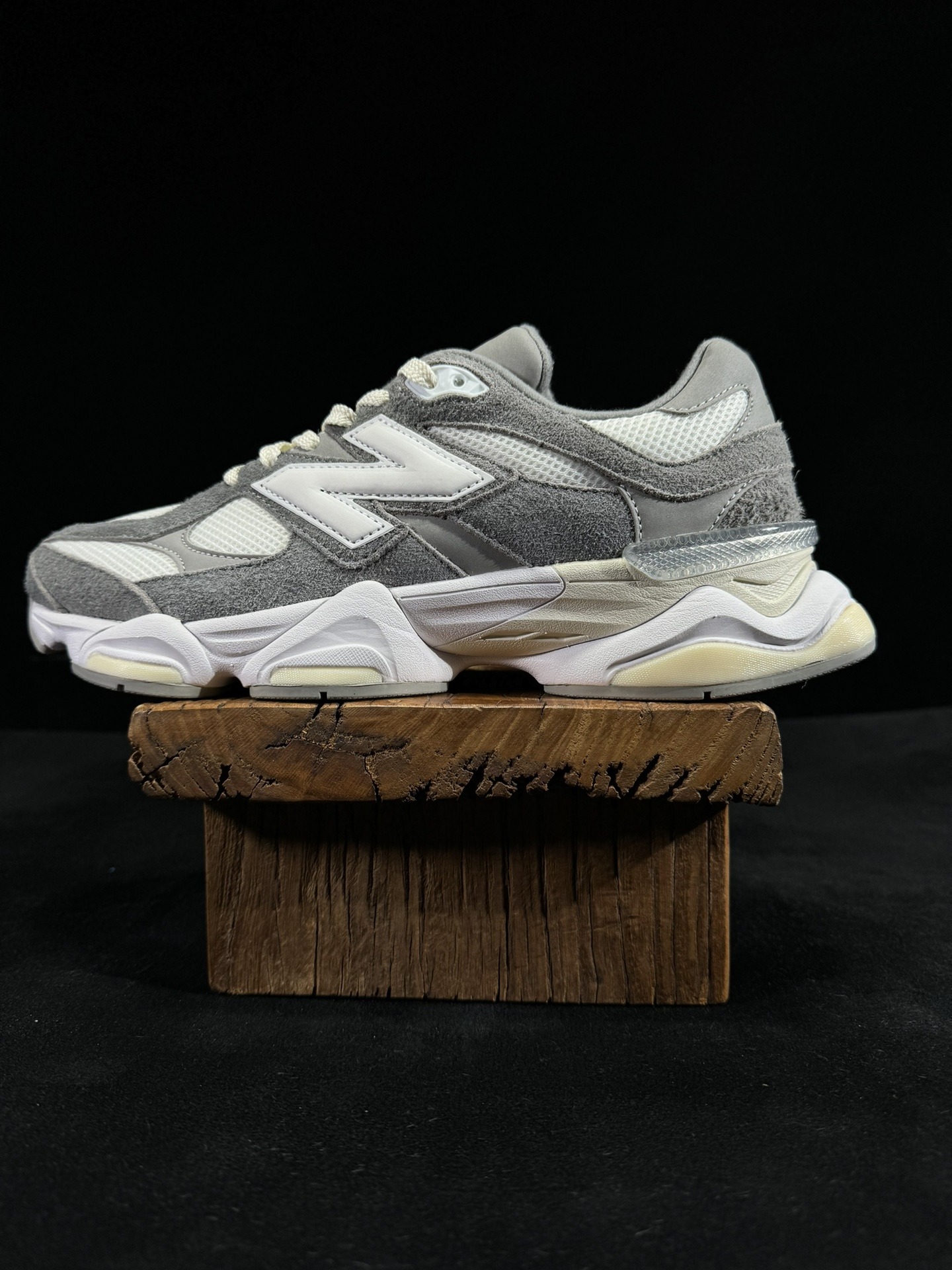 9060 dark gray white U9060YGA