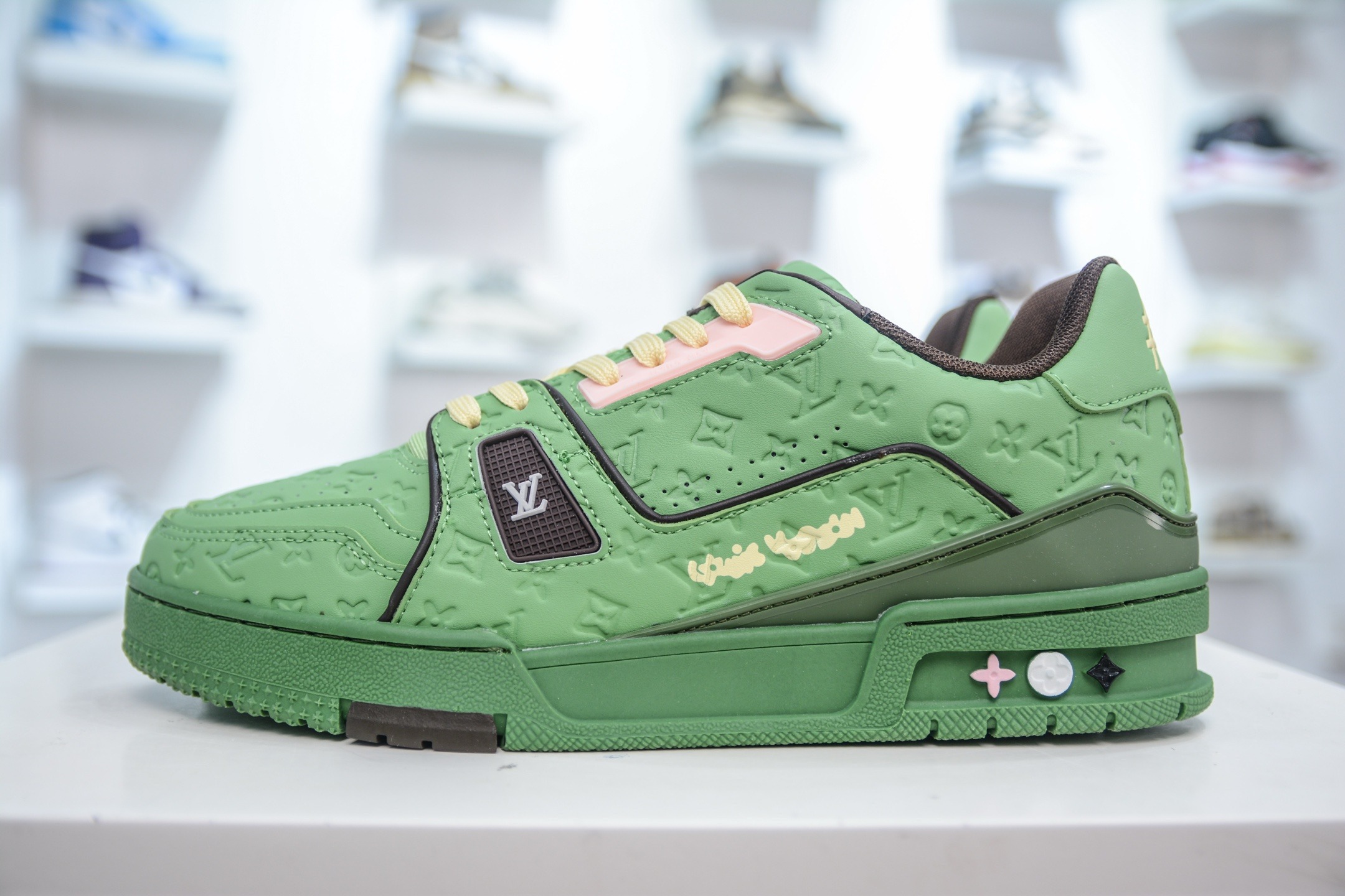 LOUIS VUITTON Traine Green 1ACR6E