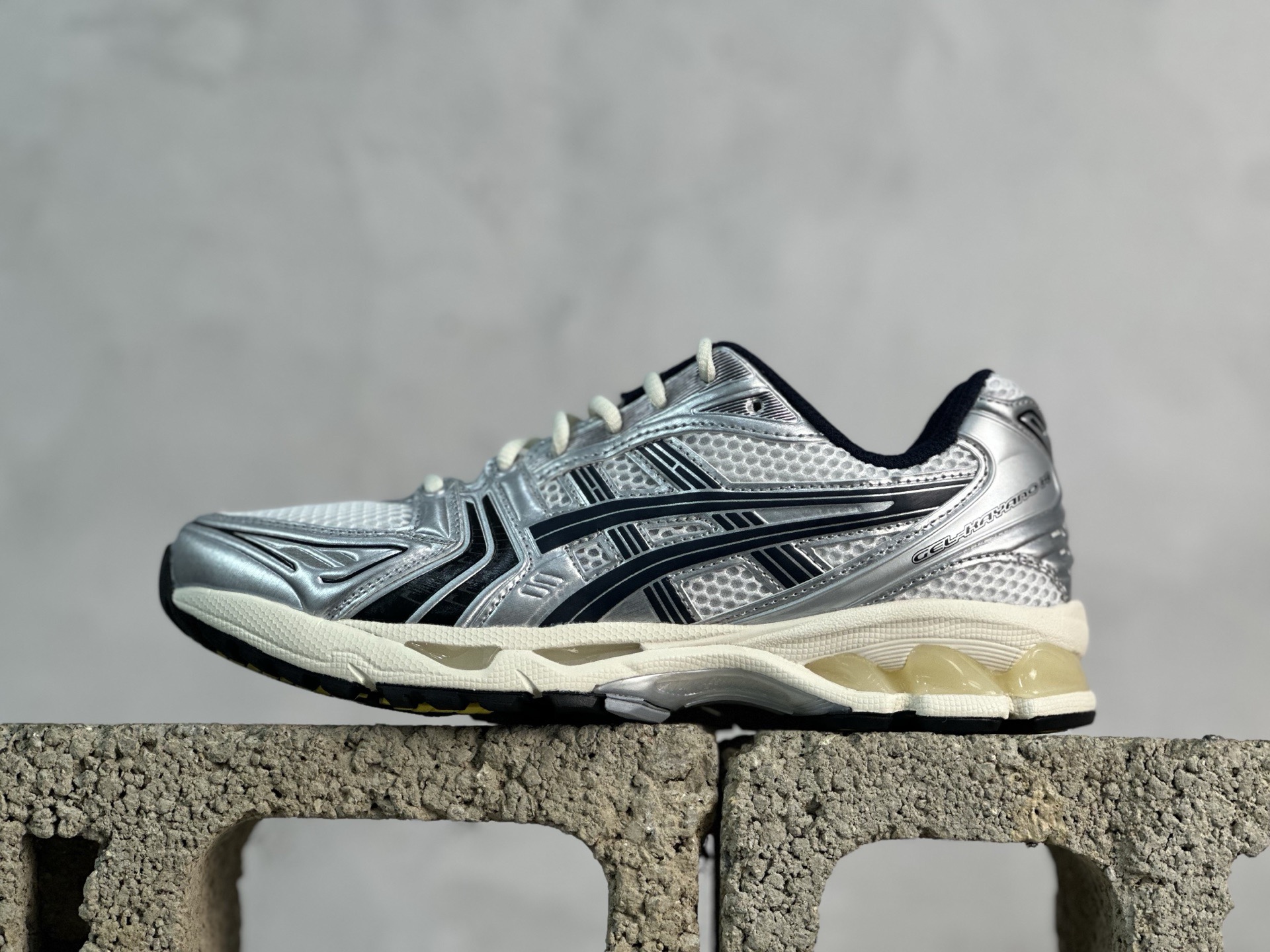 Asics Gel-Kayano 14 silver black 1203A961-100