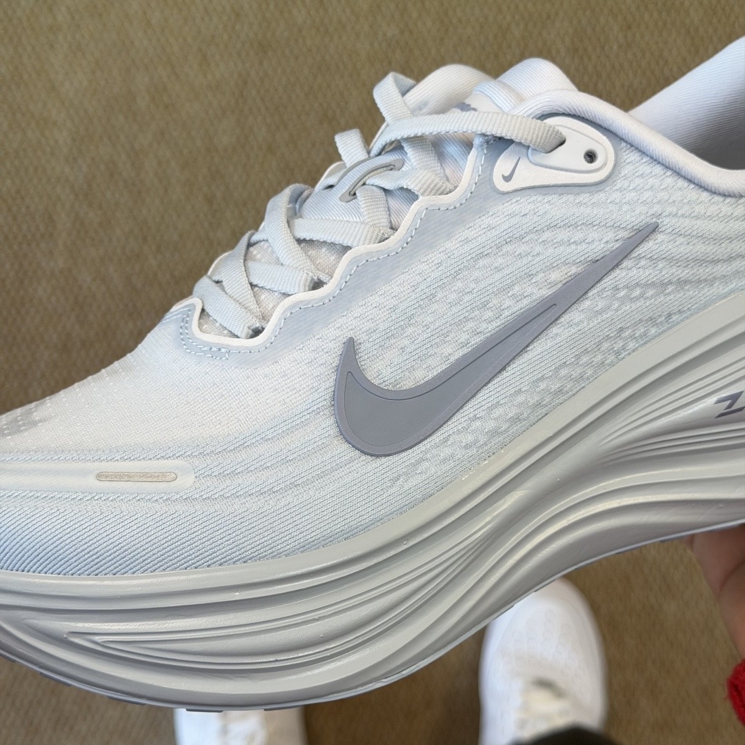Nike Vomero Plus light blue HV8150-004 - Image 7