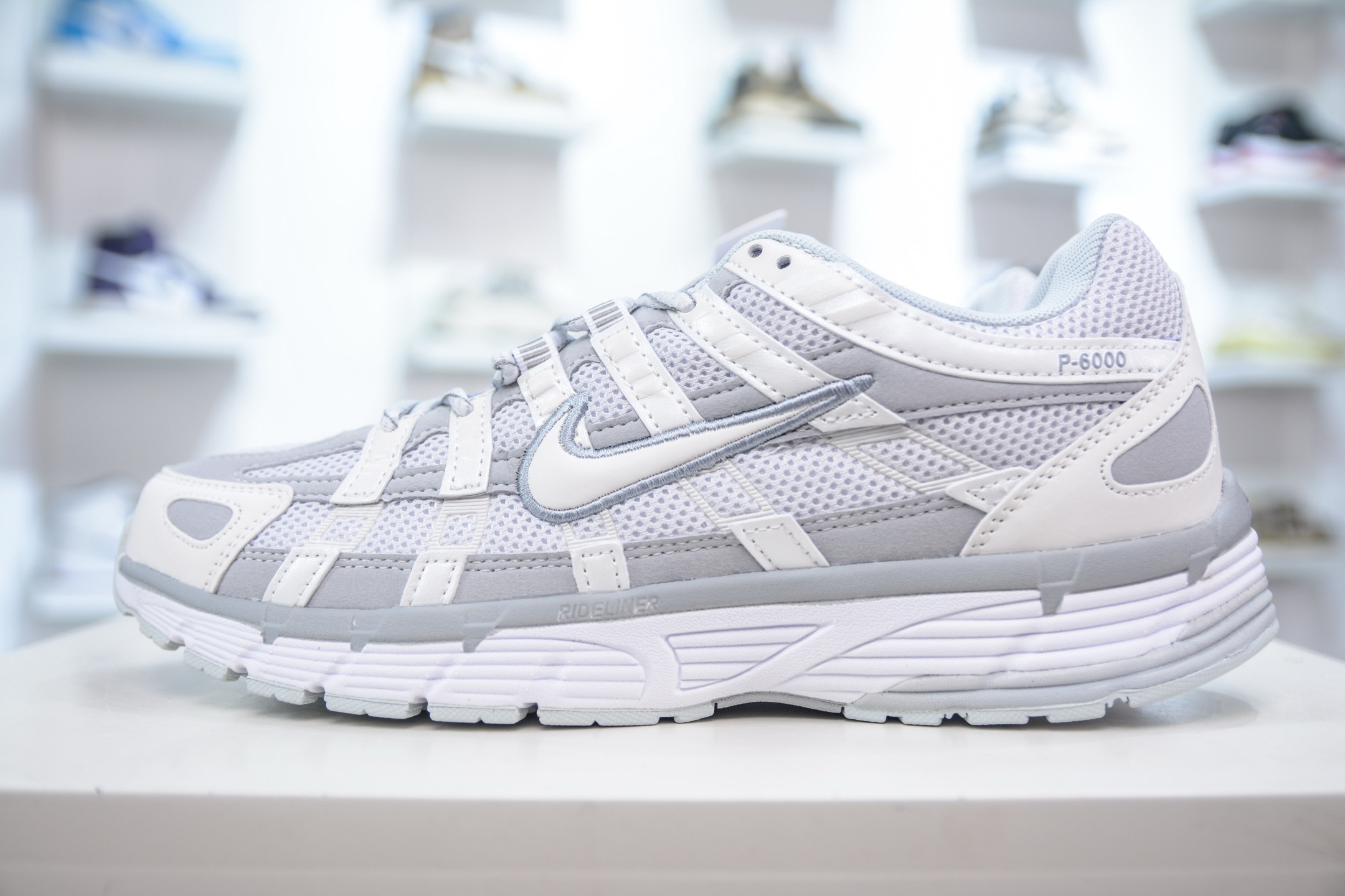 P6000 Silver/light gray retro fv6603-101